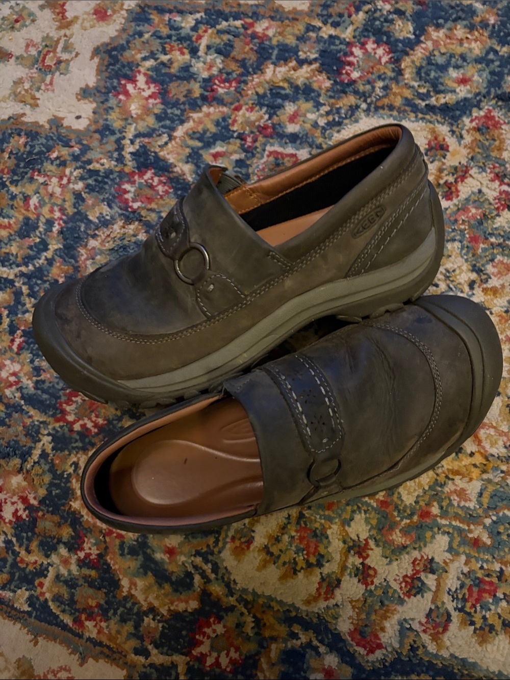 Keen slip on SZ 11 women distressed look leather EXC Shape insoles are removable
